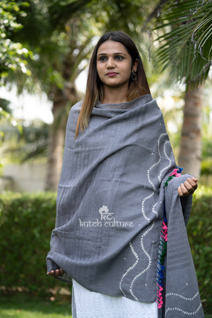 Grey pure wool kutch hand weaving bandhni shawl