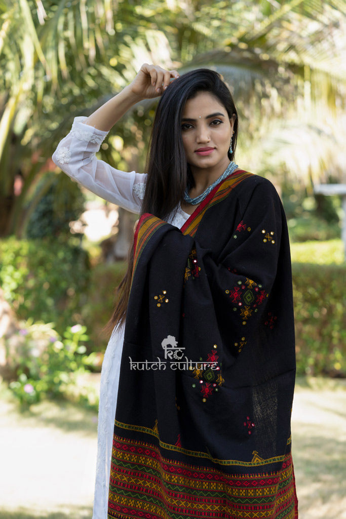 Kutchi shawl