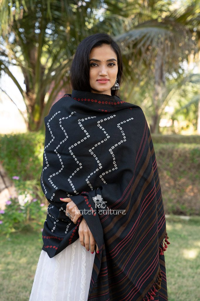 Fancy hand weaving bandhani black wool shawl