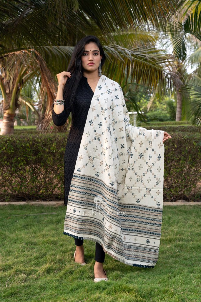 Exquisite Handwoven Check Design Shawls with Mirrors and Motifs – Timeless Elegance for Your Wardrobe”
