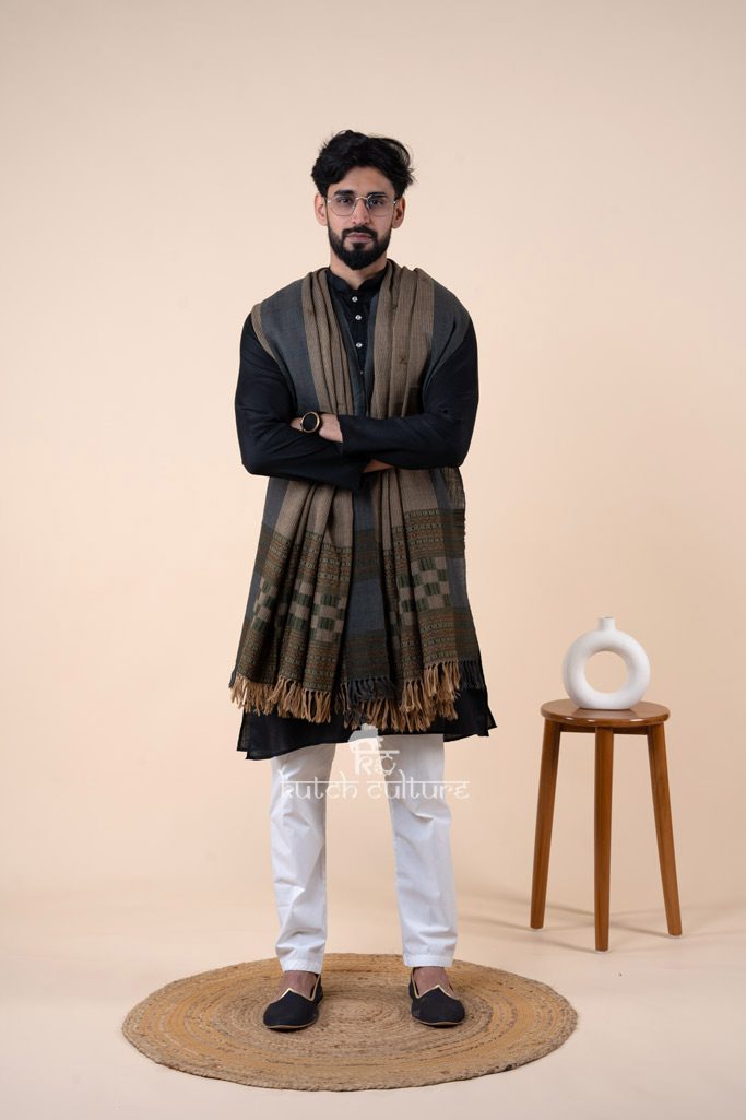 Culturally Inspired Elegance: Kutch Hand Weaving Men’s Shawl