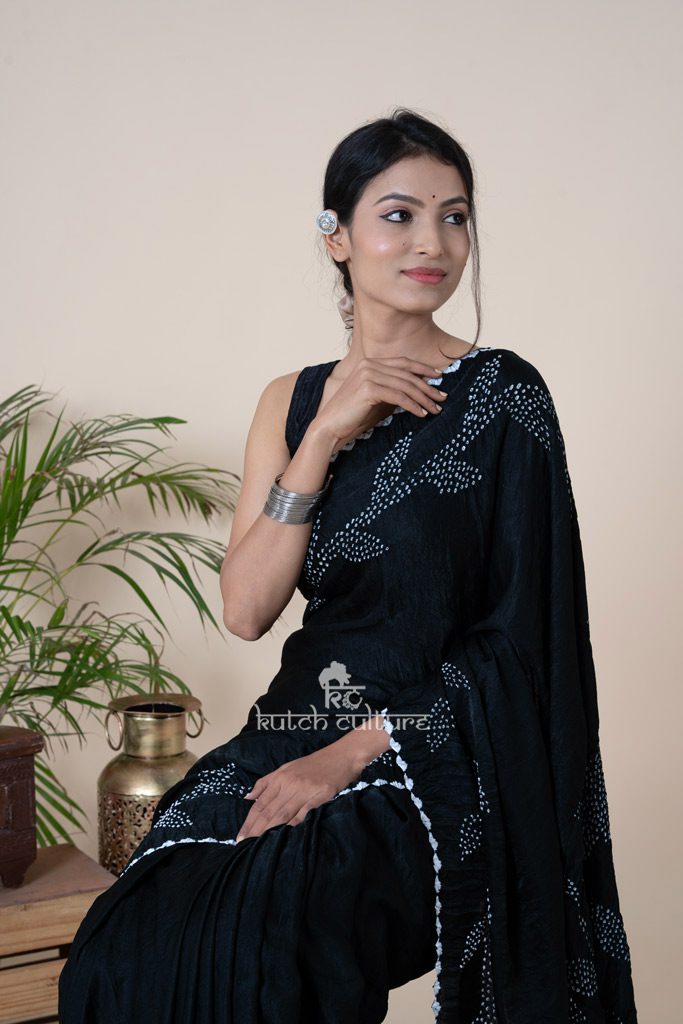 Elegant Black Bandhni Saree with Classy Border and Pallu